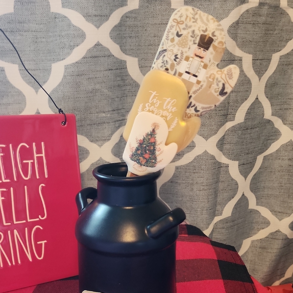 New Festive Spatula Set with Nutcracker and Christmas Tree